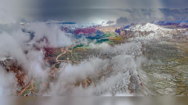 《鸟瞰仙境》天山托木尔大峡谷